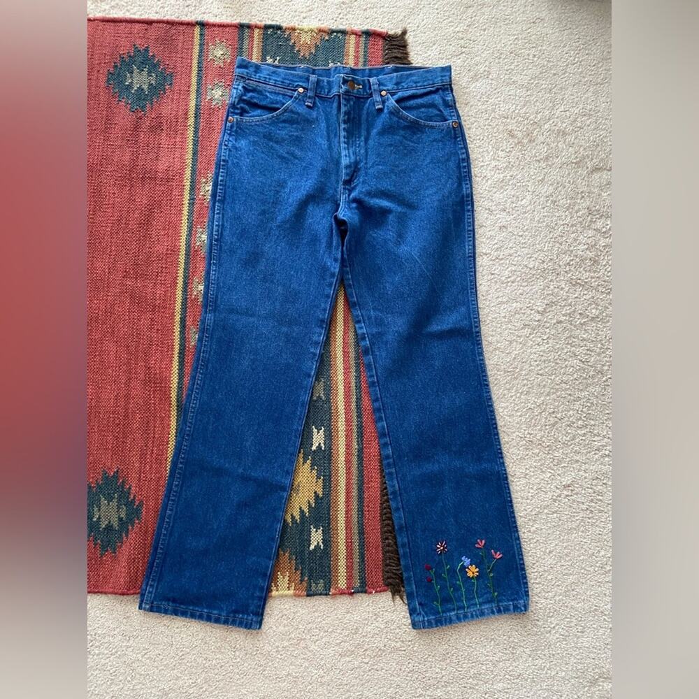 Wrangler Blue Women's Straight Leg Jeans with Floral Embroidery 12/31